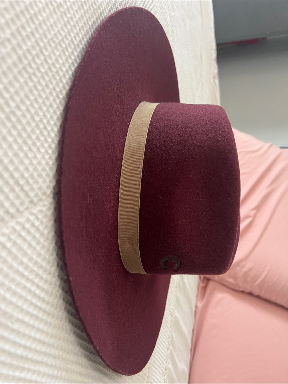 Womens Wide-Brim Felt Charlie Horse Hat in Burgundy with Tan Band